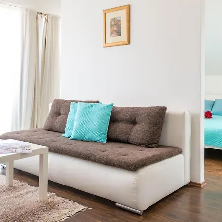 Apartment Sandra Solitudo Iii