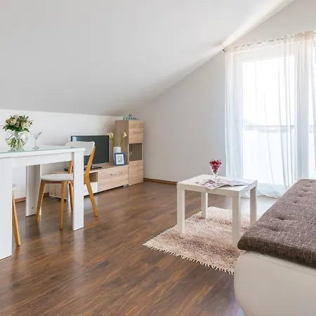 Apartman Sandra Solitudo Iii *