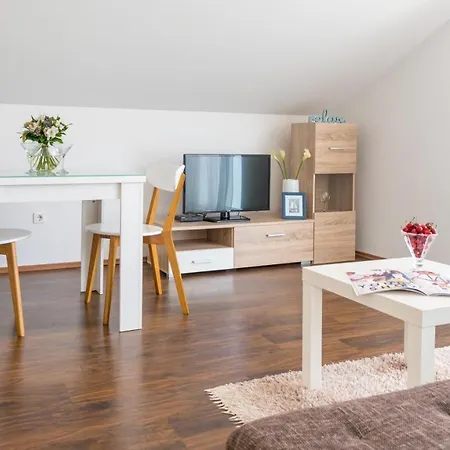 Apartman Sandra Solitudo Iii *