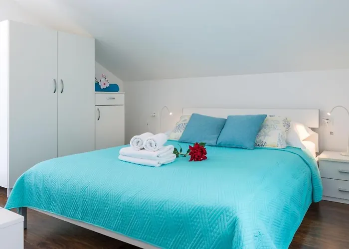 Апартаменты Apartments Sandra Solitudo III *