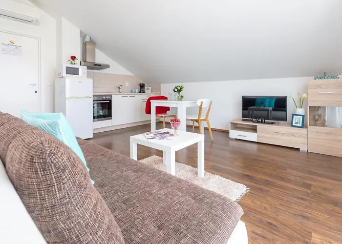 Apartments Sandra Solitudo III