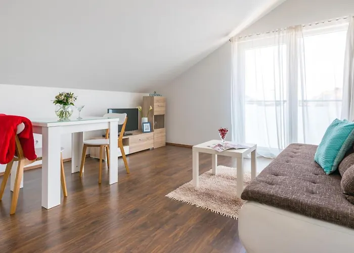 Апартаменты Apartments Sandra Solitudo III *