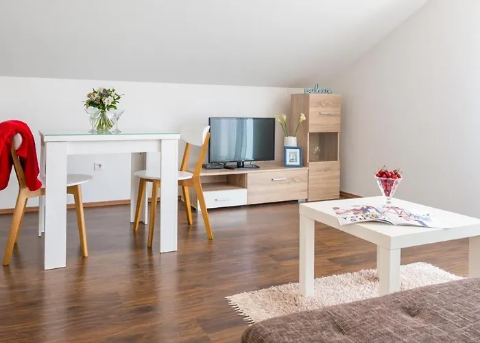 Апартаменты Apartments Sandra Solitudo III *