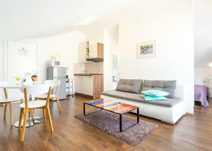 Апартаменты Apartments Sandra Solitudo III *