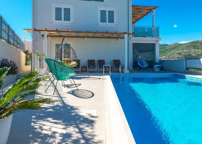 Apartments Sandra Solitudo III *